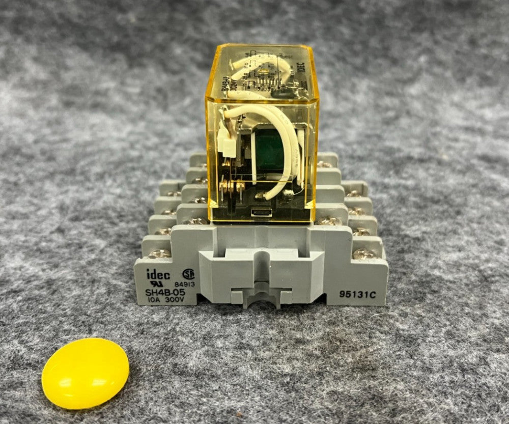 IDEC SH4B-05 RELAY SOCKET W/IDEC RH4B-U RELAY PLUG IN