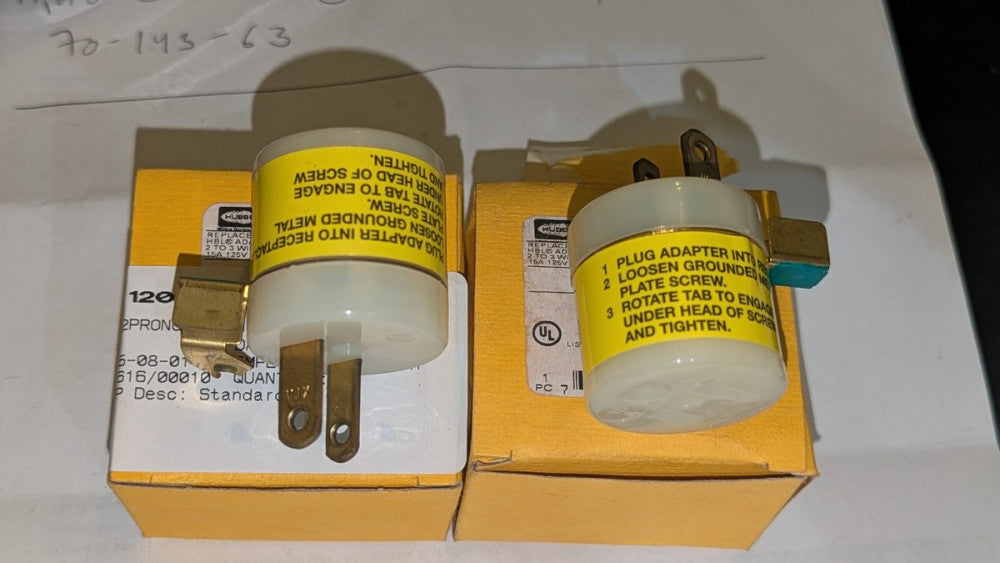 (1) NIB HUBBELL HBL5273L  2 TO 3 WIRE ADAPTER 15 AMP 125 VOLTS 5273L USA