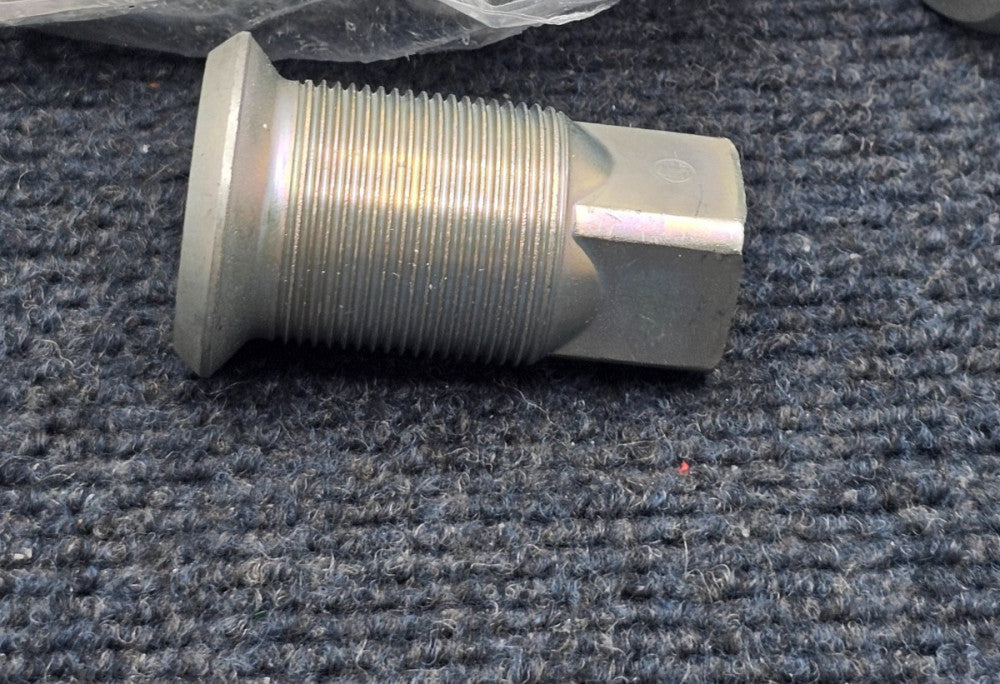 90109-28003-71: DOUBLE WHEEL STOP BOLT FOR TOYOTA FORKLIFT