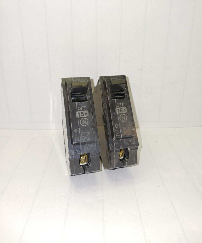 LOT 0F 2) GENERAL ELECTRIC 15 AMP CIRCUIT BREAKER 120/240 VAC THQB1115