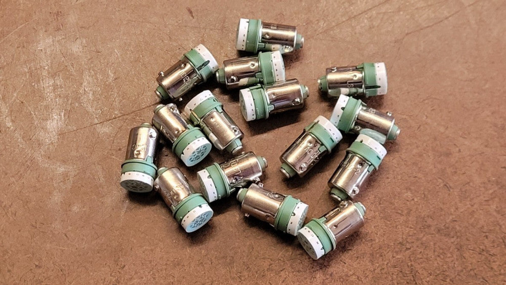 Lot of 15 IDEC LSTD-2 Green 24V AC/DC LED Lamps