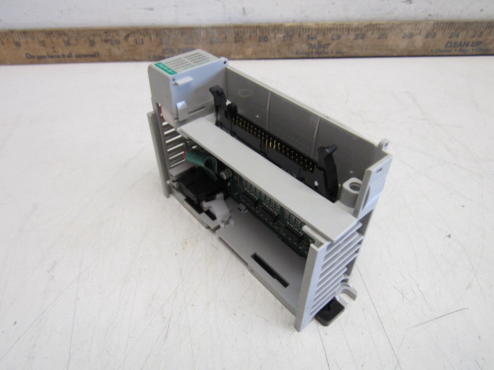 ALLEN BRADLEY COMPACT I/O 1769-OB32T SER-A 32PT SOURCING OUTPUT MODULE XLNT USED