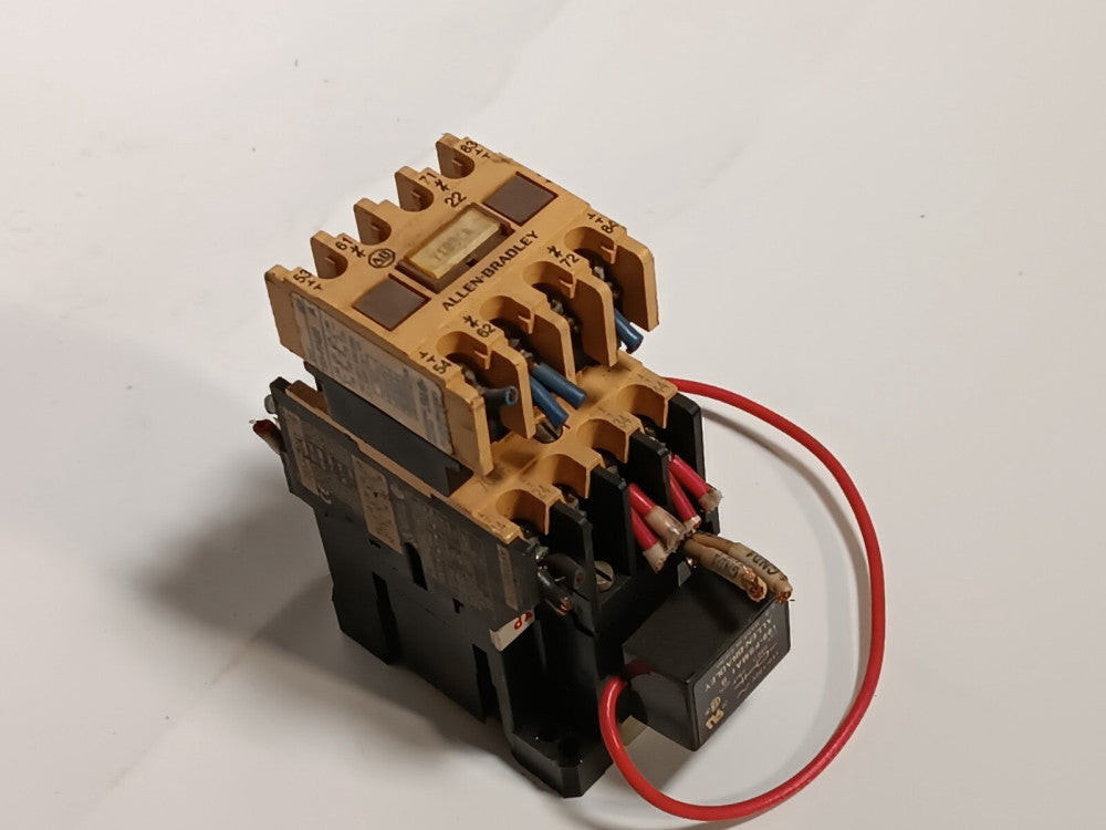 Allen-Bradley 700-F400A1 Contactor Control Relay 120VAC Coil 195-FA22 Auxiliary