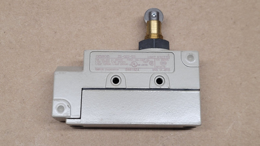 Omron ZE-022-2S Roller Plunger Limit Switch 15A 125/250/480VAC