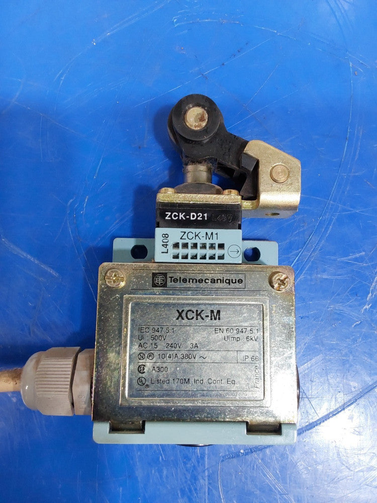 TELEMECANIQUE XCK-M POSITION SWITCH LIMIT SWITCH XCK-M  WITH ROLLER ZCK-D21