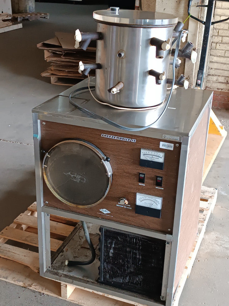 Virtis Freezemobile 12 Freeze Dryer with Model 6211-0120 Lyophilizer Manifold