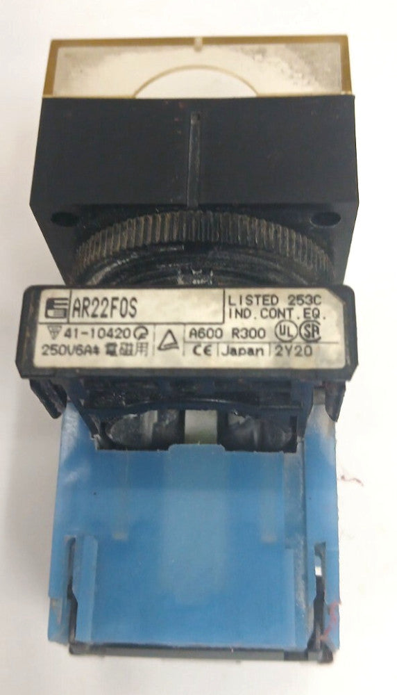 FUJI MOMENTARY PUSH BUTTON AR22F0S 10 AMP 600 VOLT PART NO 41-10420