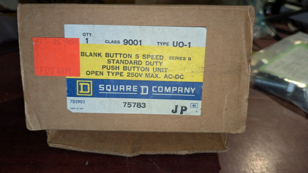 Square D Blank Dual Pushbutton Unit 9001 UO1 NIB