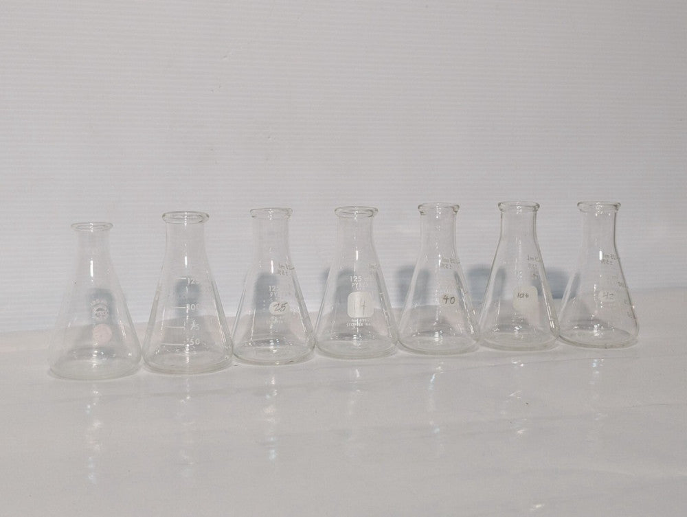 Lot of 7 Pyrex 4980-125, 125mL Narrow Mouth Erlenmeyer Flasks w/ Heavy Duty Rim