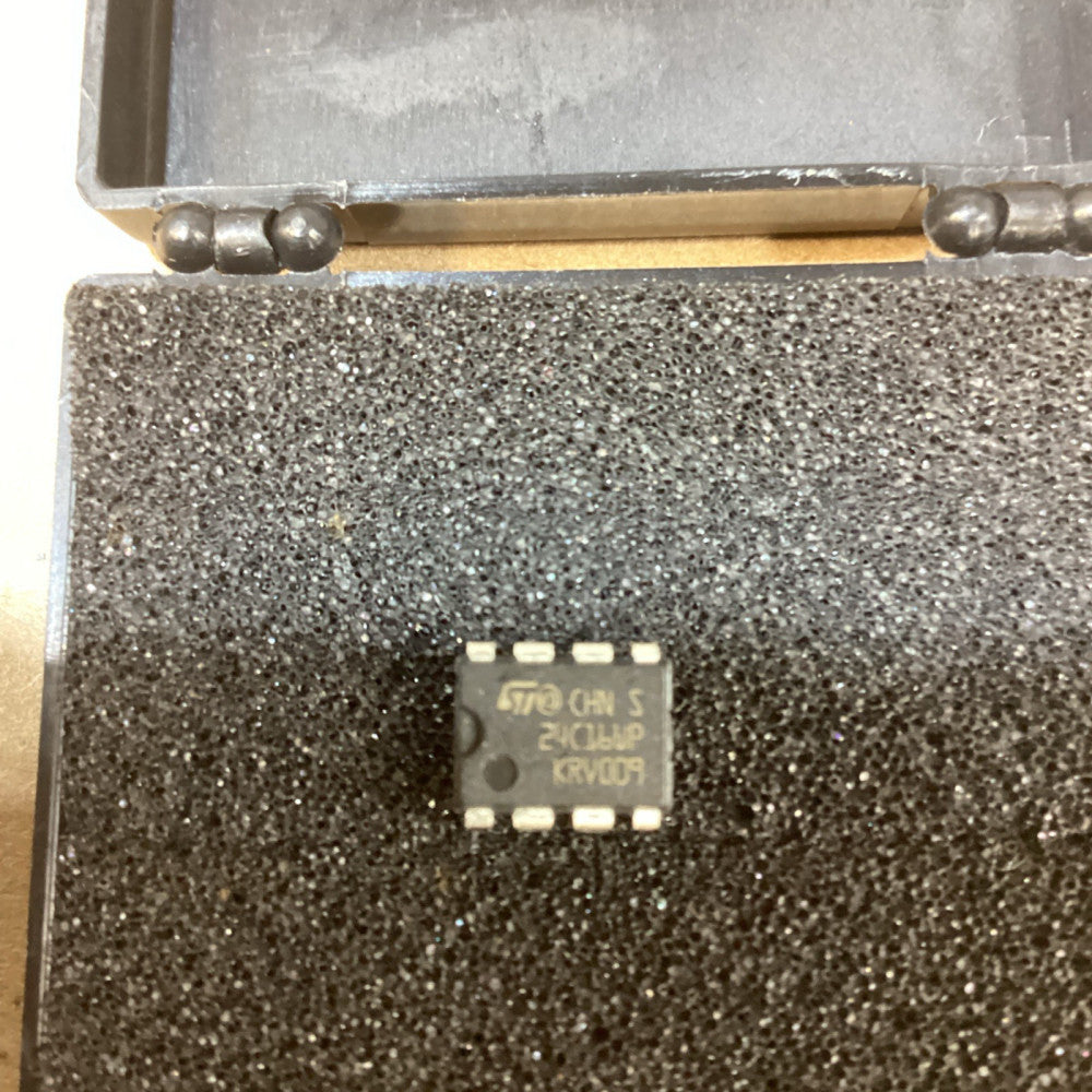 ST 24C16WP DIP-8 RH