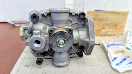 Bendix 288369N - R-8™ Air Brake Relay Valve [C6S4]