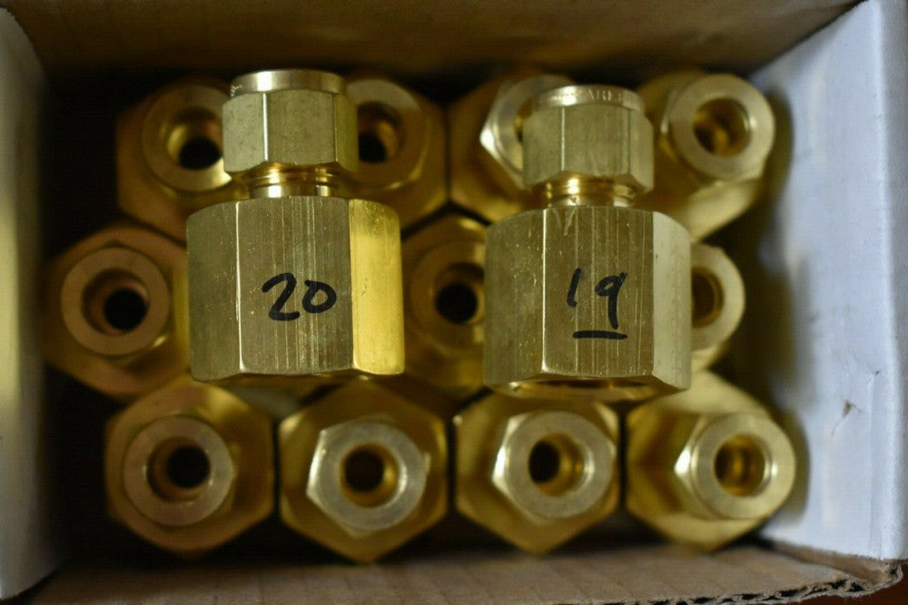 [Box of 14] Parker 6-8 CBZ-B Brass 3/8" Tube x 1/2" Female NPT Adapter Fitting