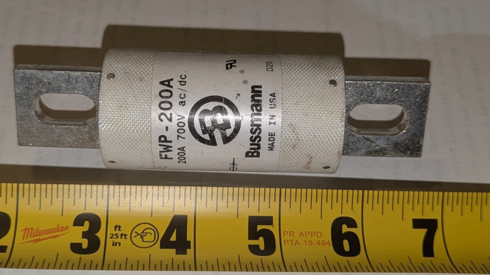 (1) Bussmann FWP-200A 700V Electrical Fuse NOS