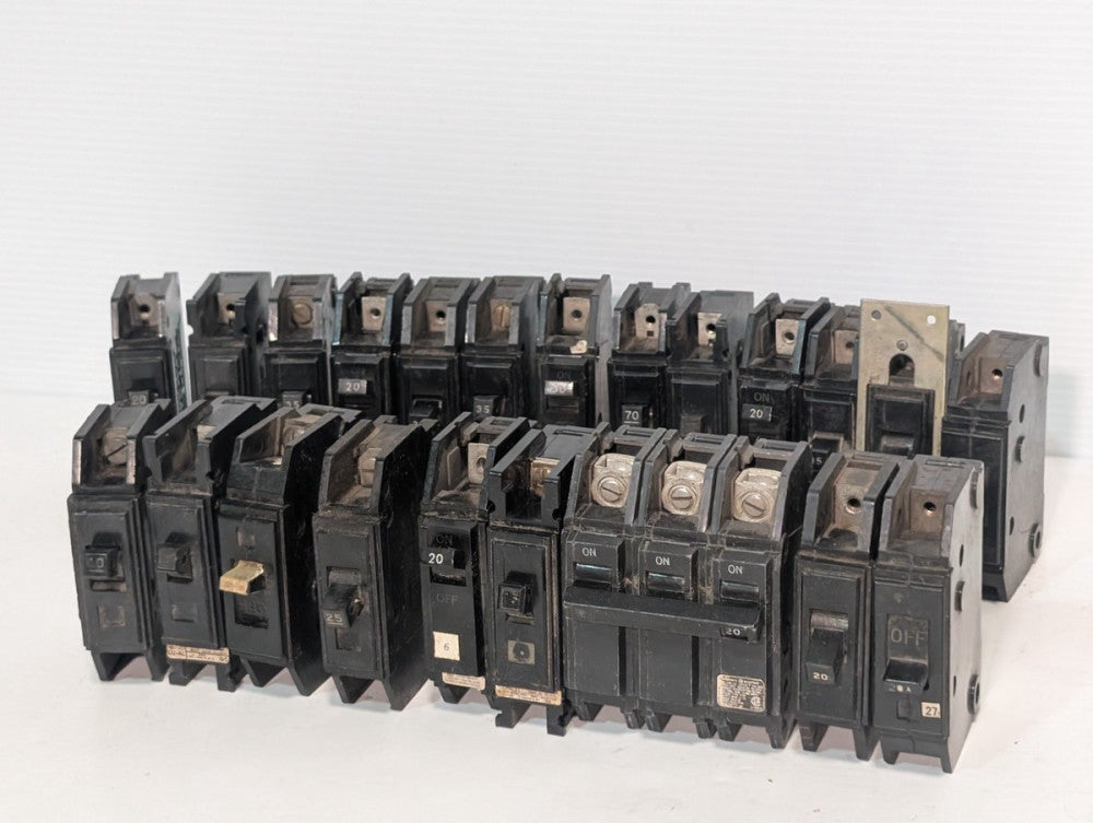 Lot of 24 Westinghouse Quicklag-C/GE/Trumbull circuit breakers, 5-70A 1P/2P/3P
