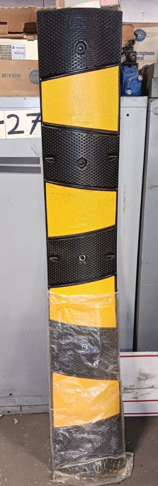 NEW VEVOR RUBBER SPEED BUMP DRIVEWAY CABLE PROTECTOR RAMP 12"X6' W/ 2 CHANNELS