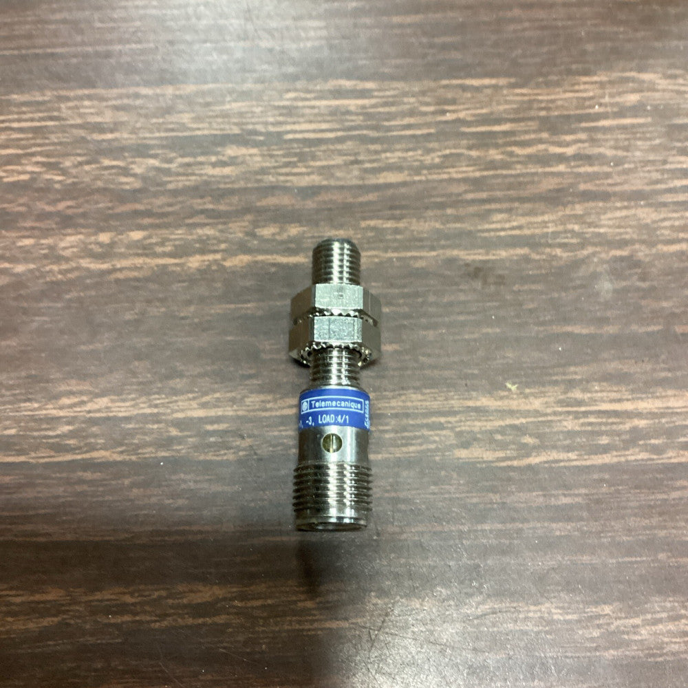 Telemecanique XS1 N08NA340D Inductive Proximity Sensor 24VDC Switch