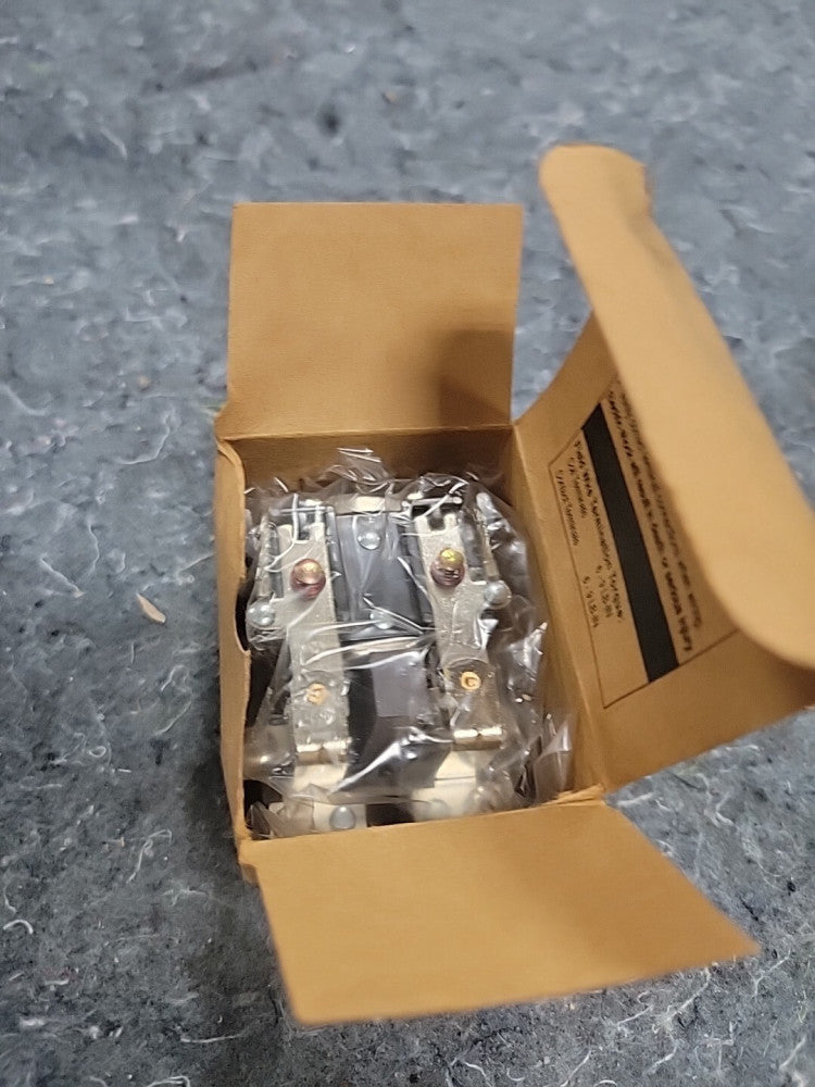 SQUARE D POWER RELAY CONTACTOR 05224 NEW!! 8501c022v20