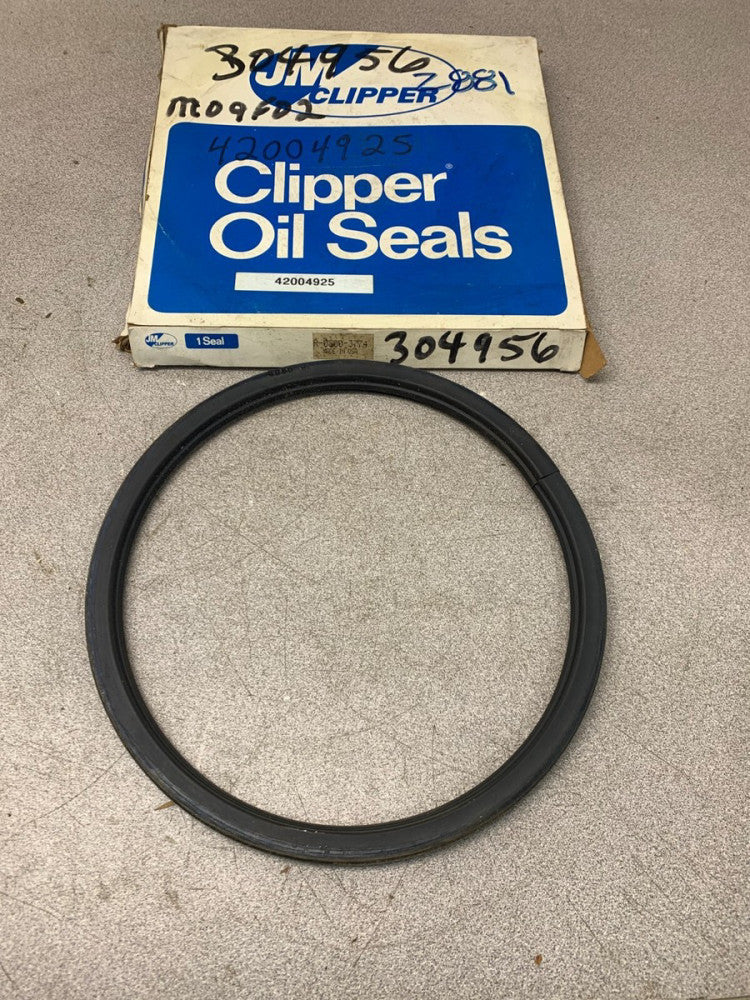 NEW IN BOX JM CLIPPER OIL SEAL R-0800-3774