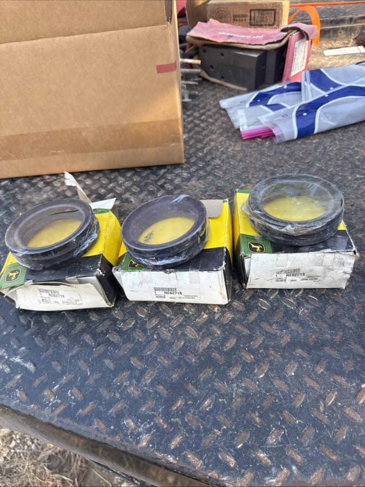 qty 3 RE62718 SEAL 2 PC fits JOHN DEERE (New OEM)