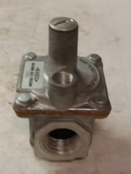 NEW MAXITROL 5 PSIG GAS REGULATOR 1/2 INCH NPT R400S