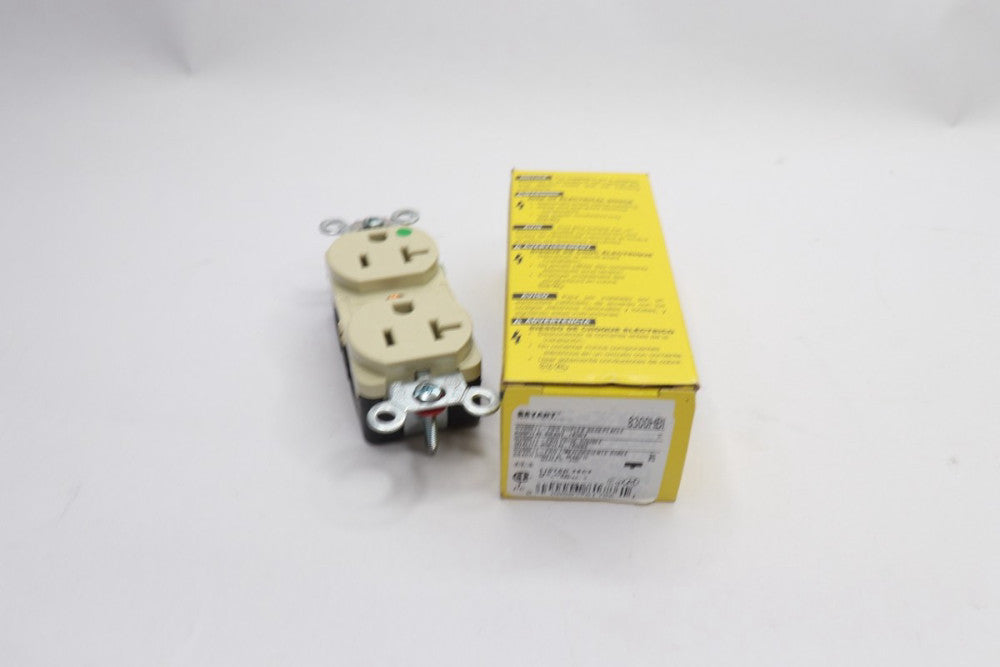 Bryant Receptacle Straight Blade 20A 125V 8300HBI 