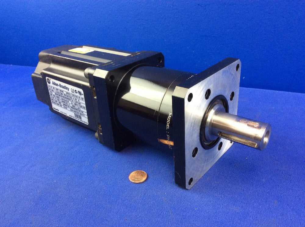 ALLEN BRADLEY MPL-B420P-MK22AA SERVO MOTOR w/ Apex PN042 PLANETARY GEARBOX