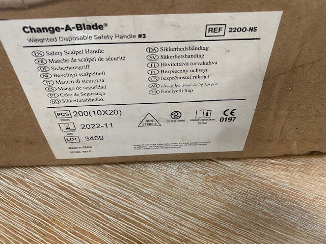 (Case of 200) Sandel CHANGE-A-BLADE 2200-NS Handle # 3 Non-Sterile, Exp 11/2022