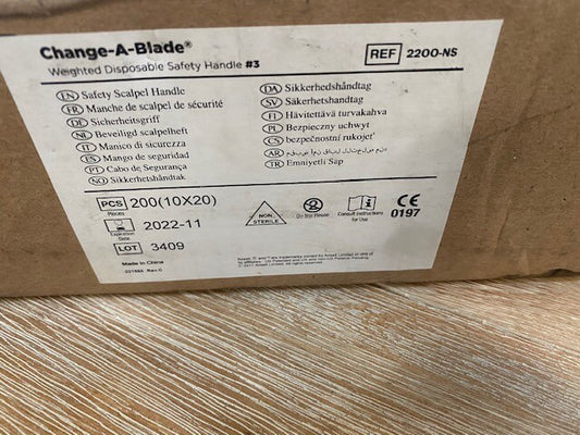 (Case of 200) Sandel CHANGE-A-BLADE 2200-NS Handle # 3 Non-Sterile, Exp 11/2022