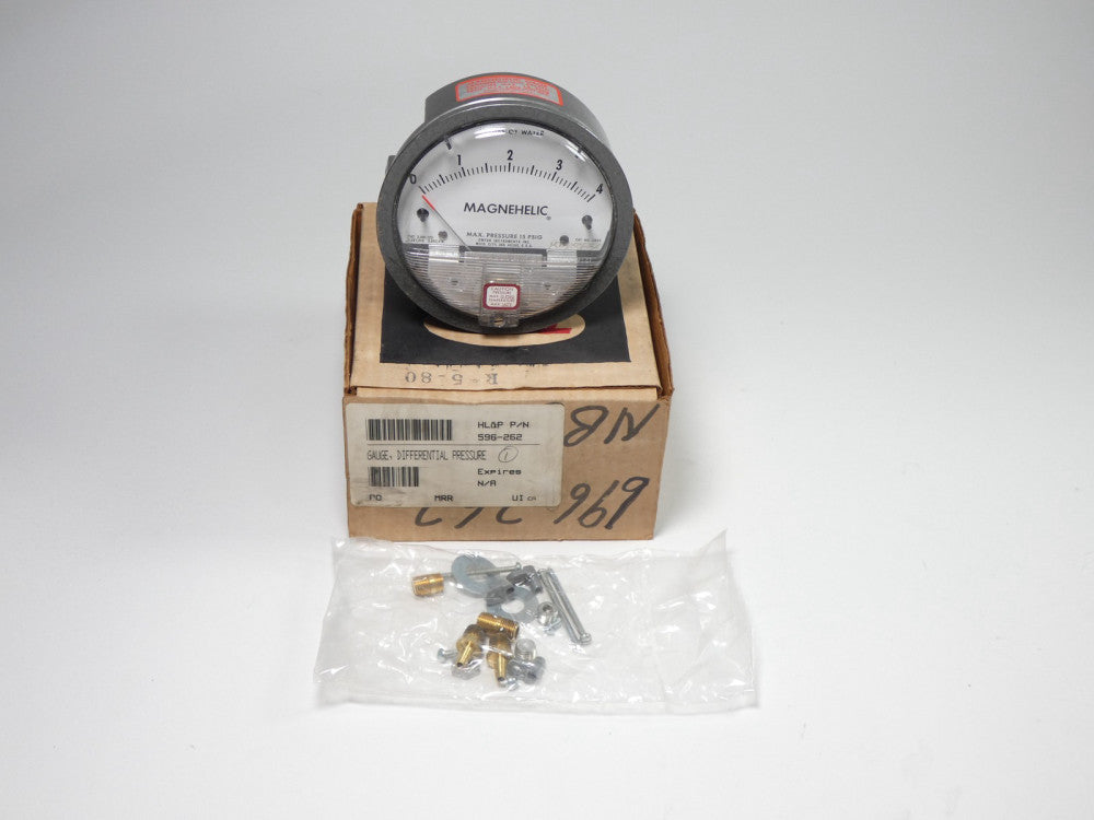 Dwyer 2004 Magnehelic 4" Differential Pressure Gauge 0-4 Inches of Water - NE...