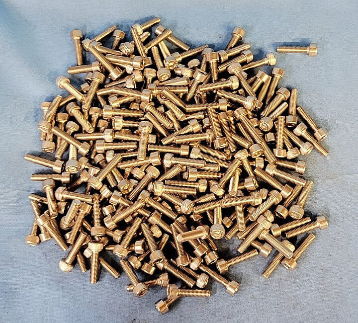 SOCKET HEAD CAP SCREW M5-0.8 X 20MM STAINLESS STEEL **LOT OF 215**