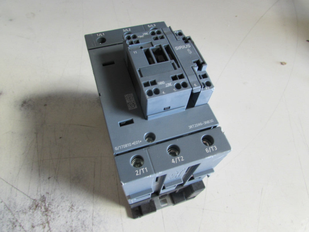 SIEMENS SIRIUS CONTACTOR 3RT2046-3NB30 XLNT USED TAKEOUT MAKE OFFER !!