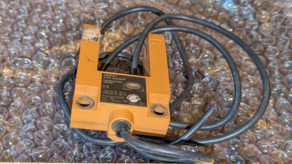 OMRON PHOTOELECTRIC SENSOR SWITCH E3S-GS3E4 12-24VDC - USED