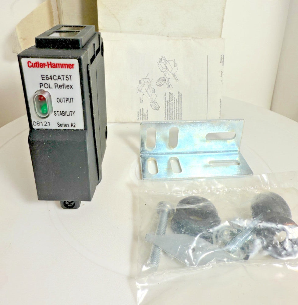 Eaton Cutler-Hammer E64CAT5T E64 Photoelectric Polarized Reflex Sensor