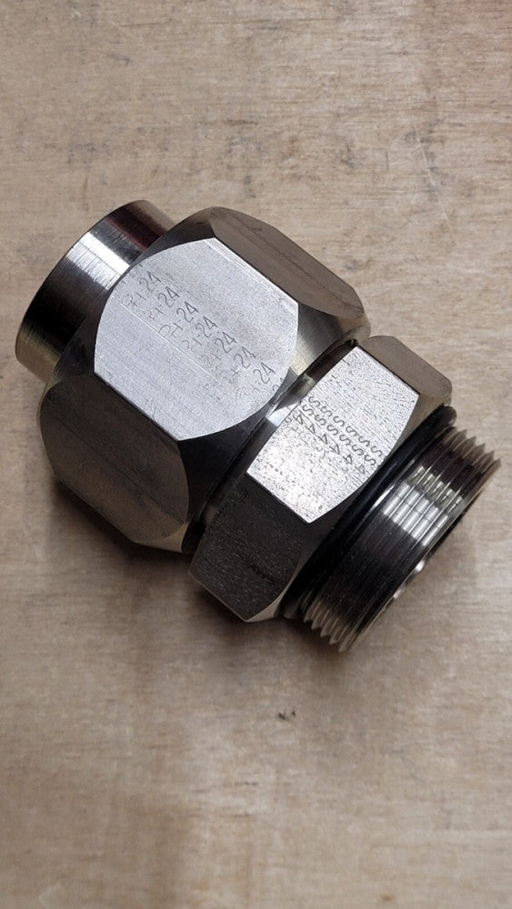 Parker 1-1/2" NPSC X 1-1/2" Tube Stainless Steel Adapter JIC 37 Degree