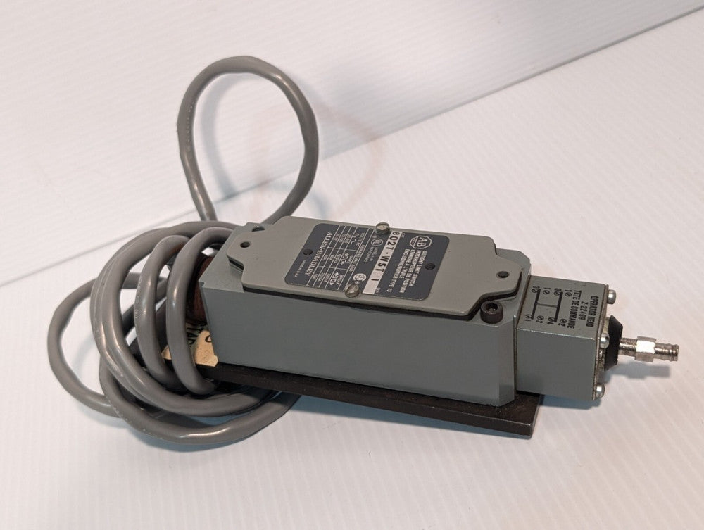 Allen Bradley 802T-WST Oiltight Limit Switch, Series 1, 120-600VAC - Free Ship
