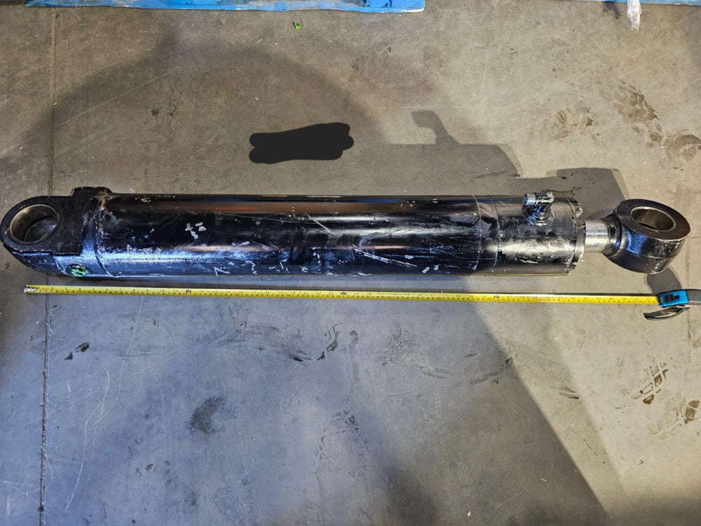 Hydraulic Welded Cylinder 63.8mm Rod x 134.5mm OD x 48" Retracted Length