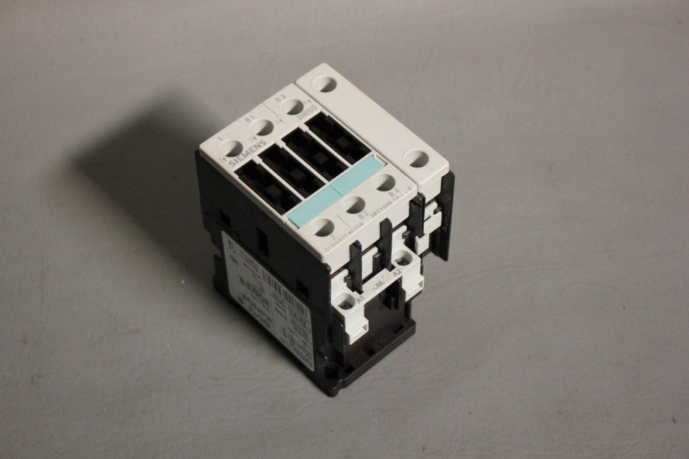 UNUSED SIEMENS AC-3 CONTACTOR 400V 3RT1526-1AK60