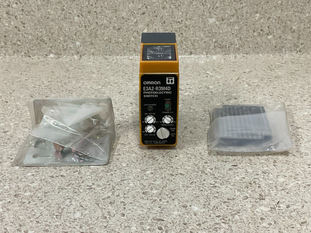 Omron E3A2-R3M4D NEW