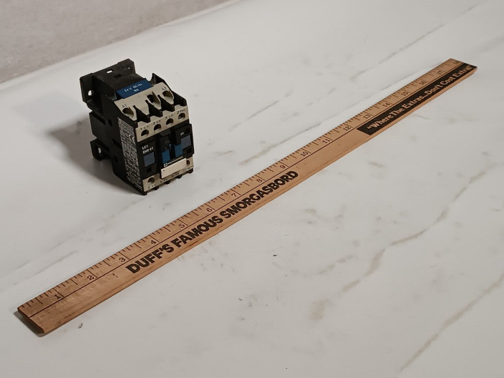Telemecanique LC1 D0901 Contactor, 120V, 20/25A, 3PH, IEC 947, Used