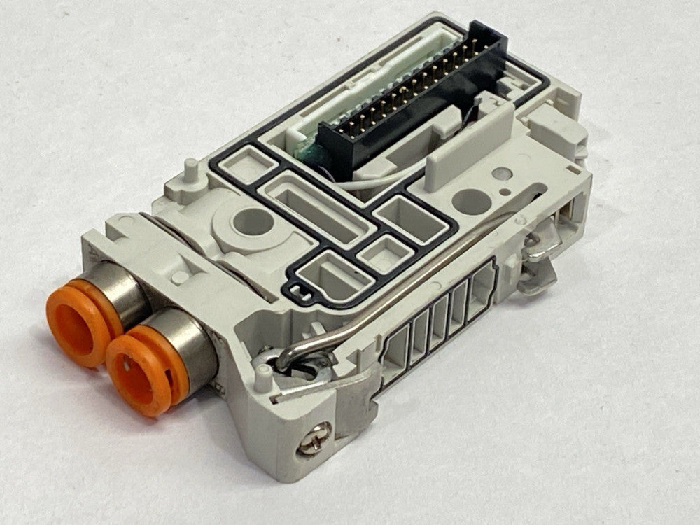SMC VVQC1000-1A-1 Manifold Station Block w/ 1/4" Fitting