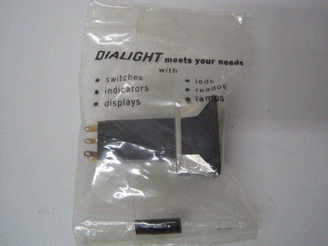Dialight 554-1121-511 Push Button Switch 5A 125V Pushbutton *NEW* Dial Light