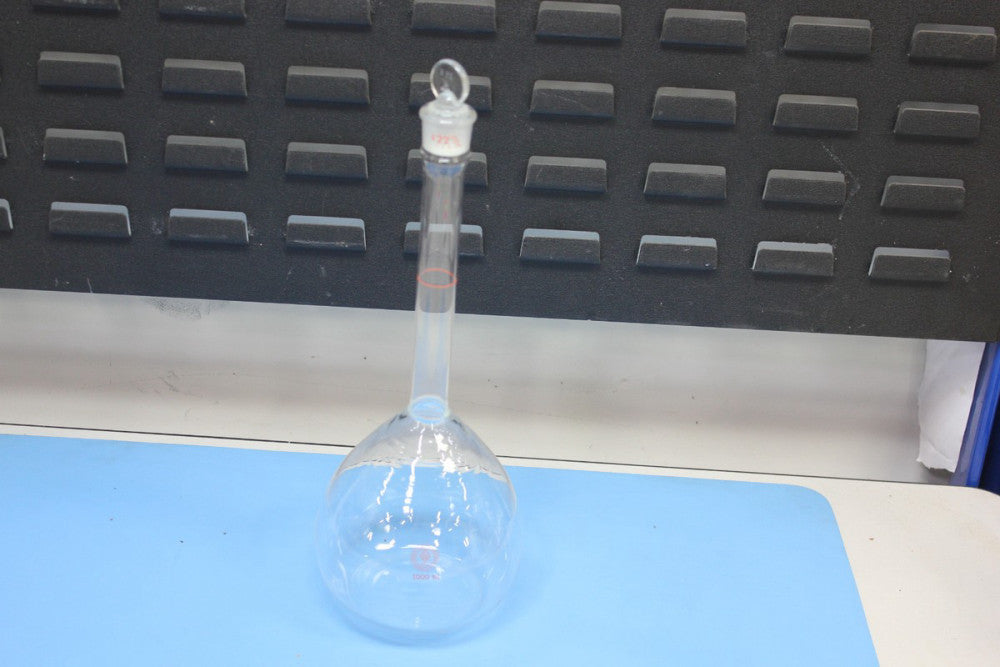 Scientific Glass Apparatus Co 1000mL Glass Volumetric Flask With Stopper 