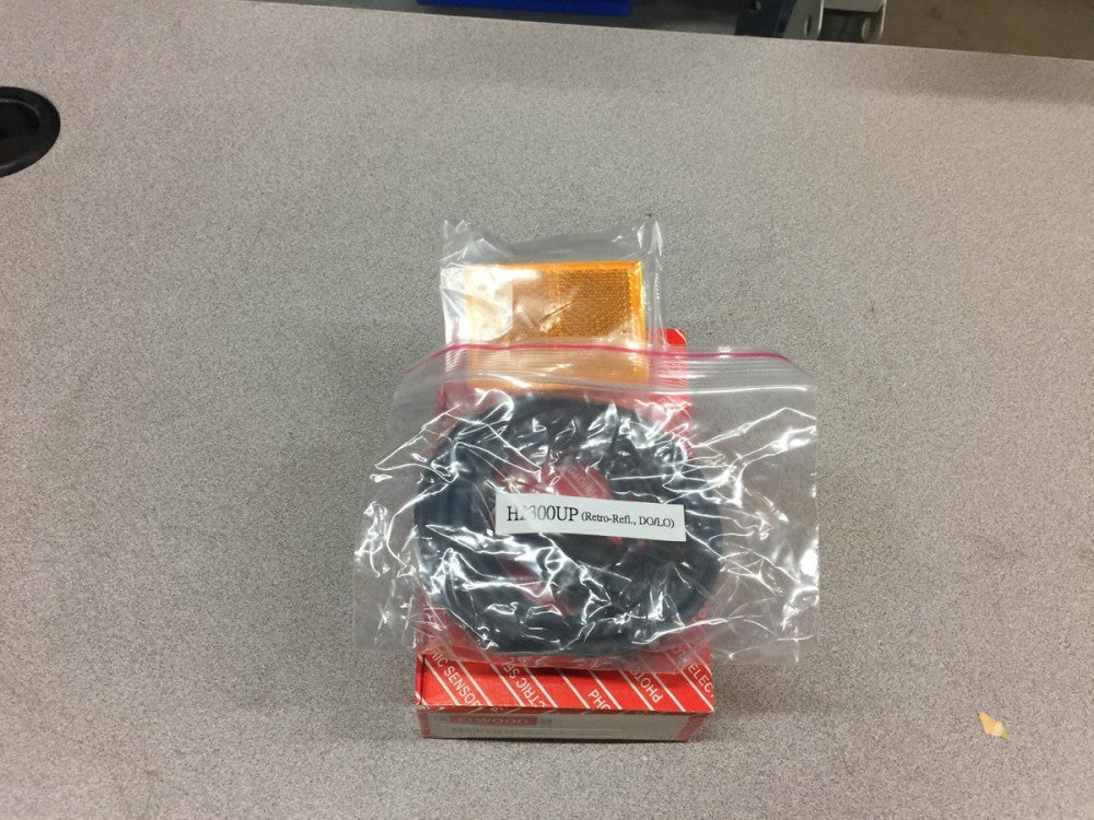 NEW IN BOX ELWOOD PHOTOELECTRIC SENSOR H2300UP