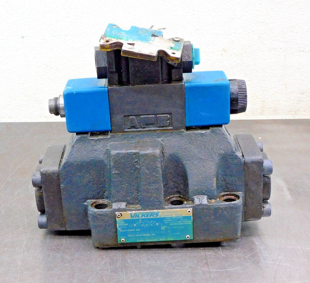 Eaton Vickers DG5S-8-3C-E-M-FW-B5-30 Directional Control Pilot Valve 3000 PSI
