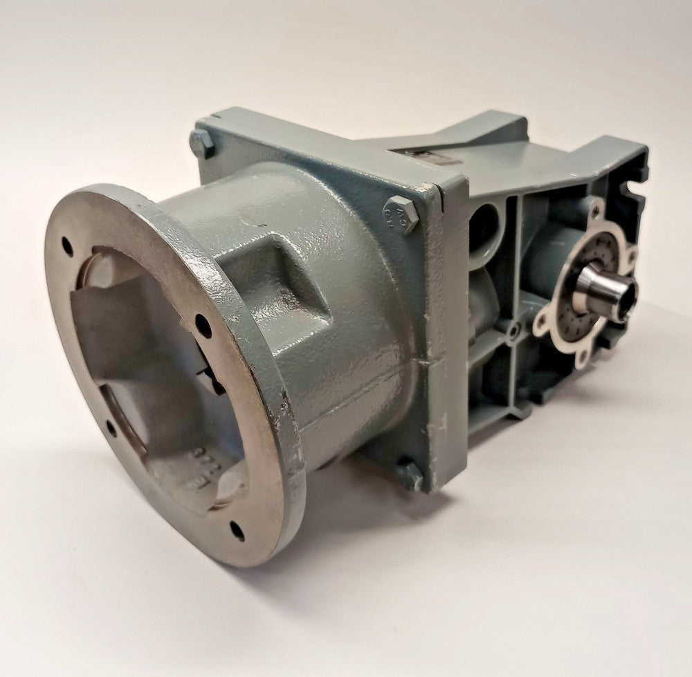 Lenze GKR04-2N-SAR-1C x 10.466 Gear Reducer Box 2800/267.5rpm Ratio 10.466:1