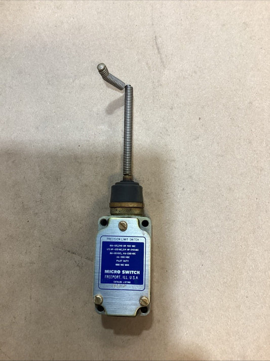1pcs Used 8LS152-J YAMATAKE/HONEYWELL waterproof travel switch (No Box)