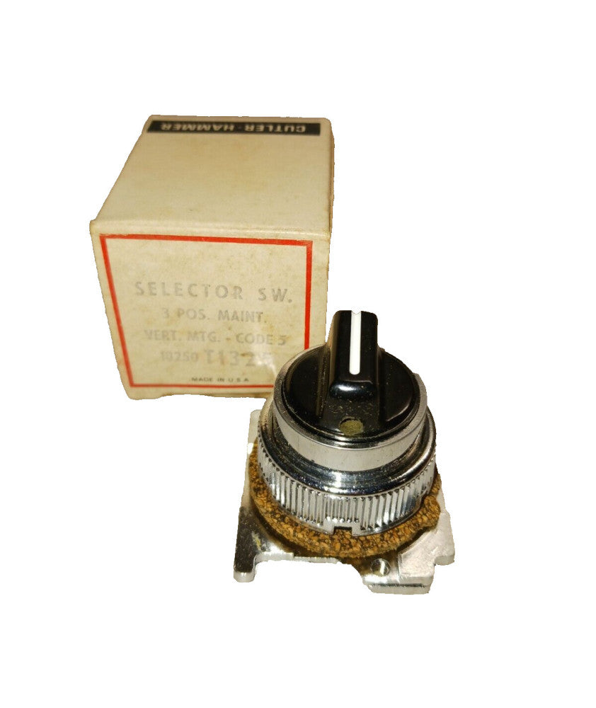 NEW CUTLER HAMMER 3 POSITION MAINTAINED SELECTOR SWITCH 10250T1325