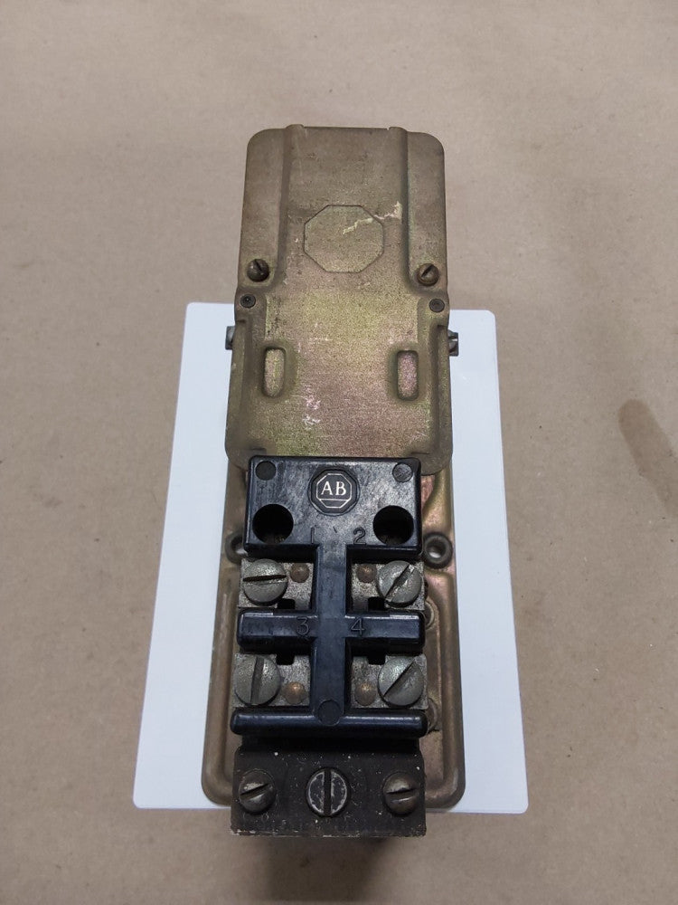 ALLEN BRADLEY 849-ZOD32 PNEUMATIC TIME DELAY RELAY SERIES B / 849-Z0D32