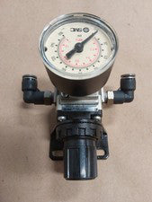 SMC AR20K-N01-Z Pneumatic Regulator w/ Gauge & Bracket 0-160psi, 1/4in Ports