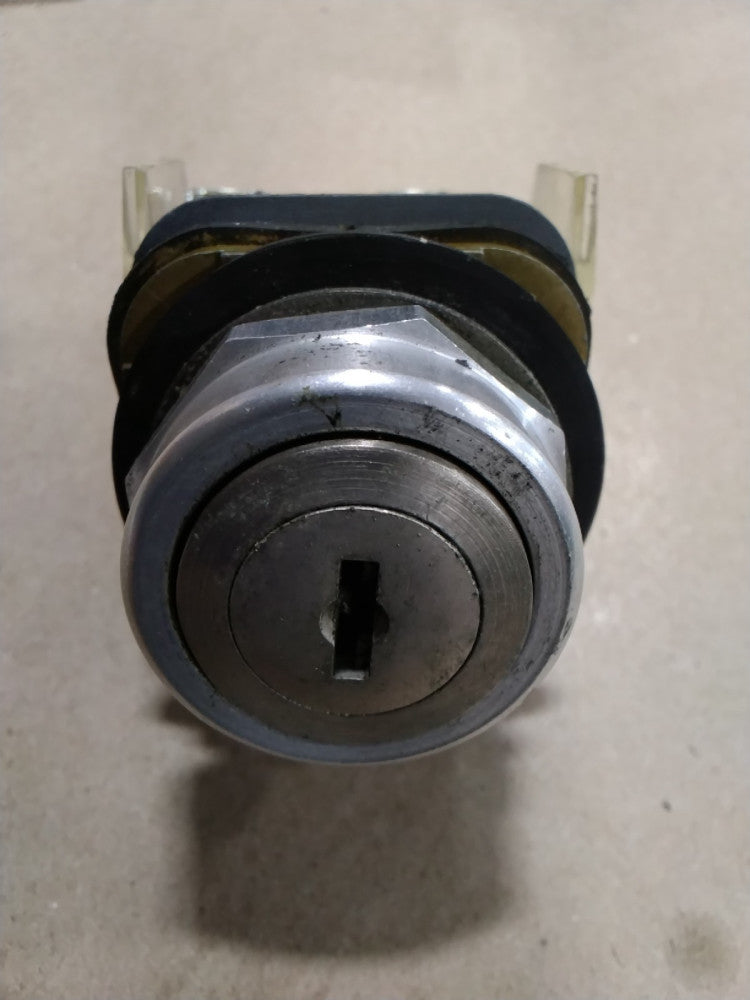 Allen Bradley 800T-E24 Cylinder Lock 800TE24 No Key B8
